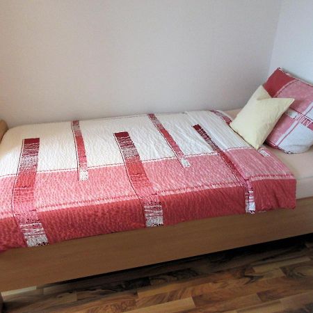 Private Apartment Near Fair Ground Hannover Bagian luar foto