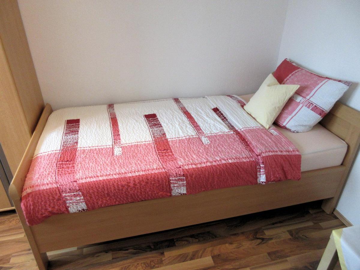 Private Apartment Near Fair Ground Hannover Bagian luar foto