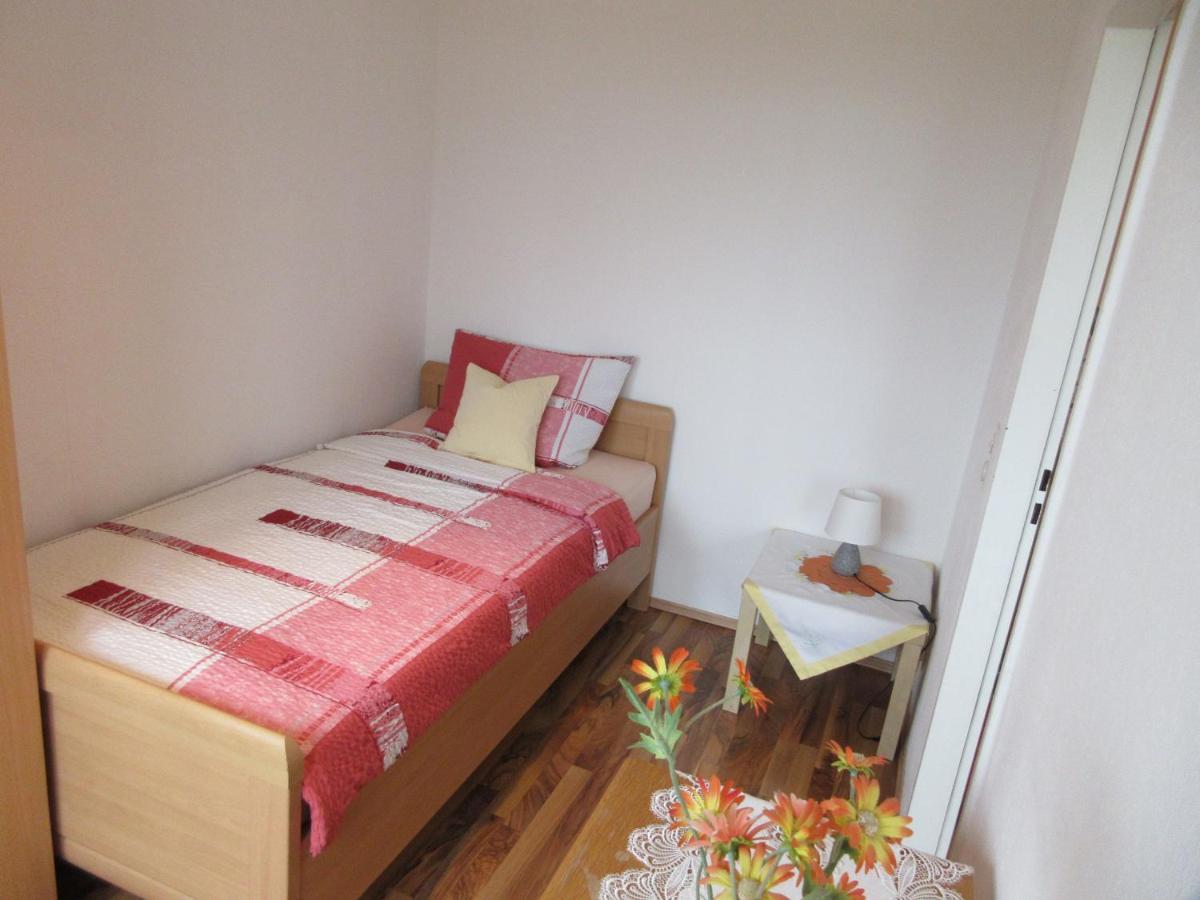 Private Apartment Near Fair Ground Hannover Bagian luar foto