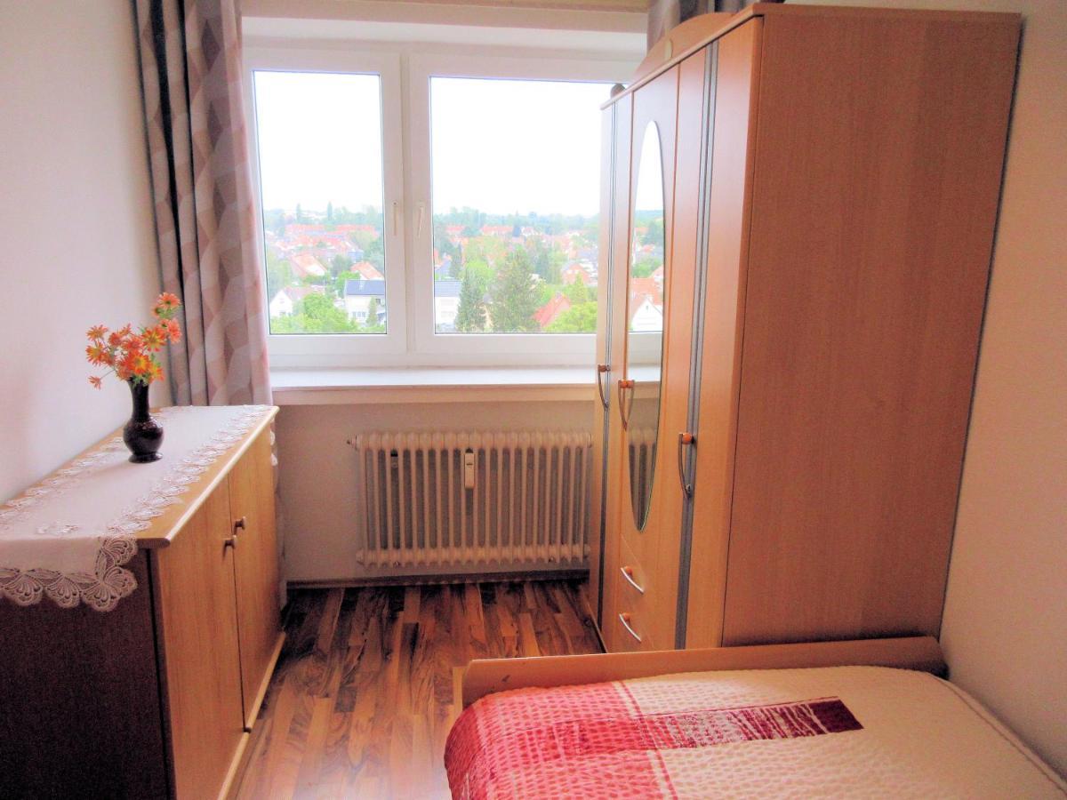 Private Apartment Near Fair Ground Hannover Bagian luar foto